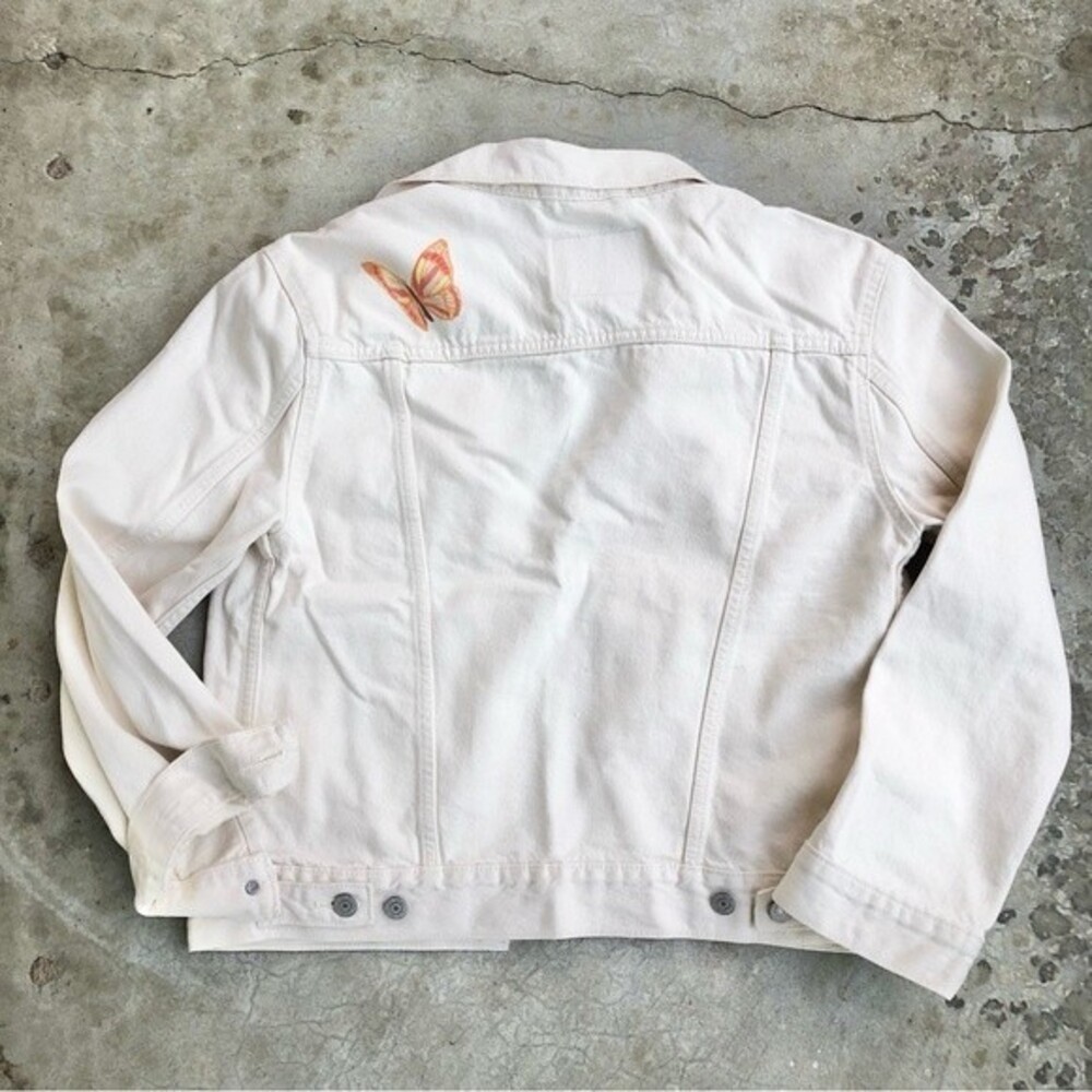 Levi’s Ex-Boyfriend Trucker Jacket Off White Butterfly Denim Jean Jacket Small - Picture 6 of 12